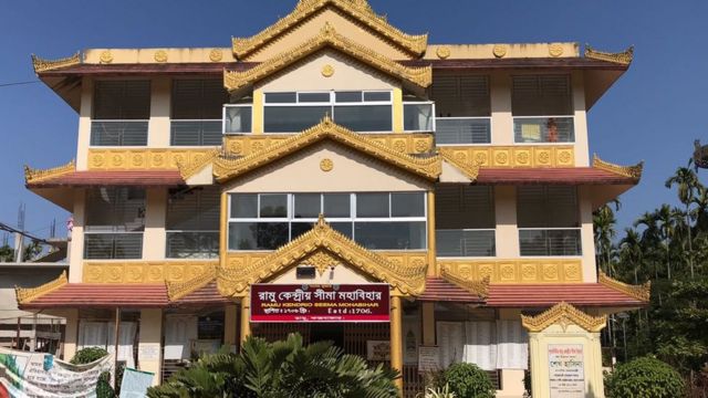 বৌদ্ধ মন্দির।