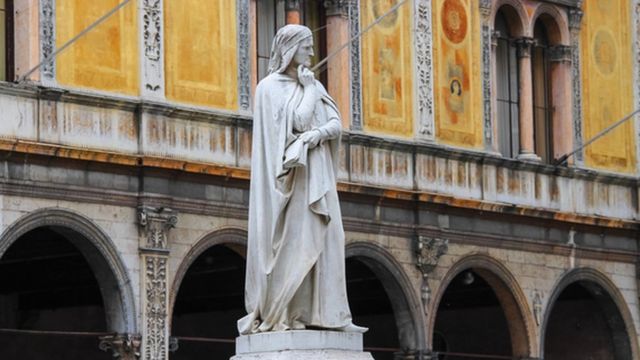 Floransa'da Dante heykeli