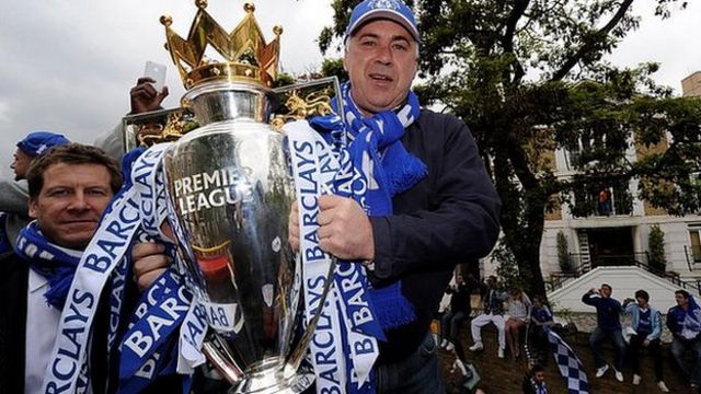 Carlo Ancelotti with the Premier League trophy in 2010