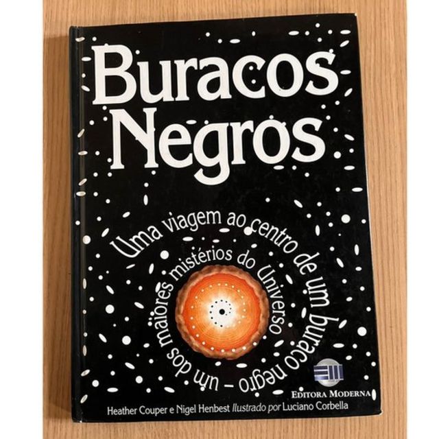 A astrofísica brasileira que simula buracos negros com