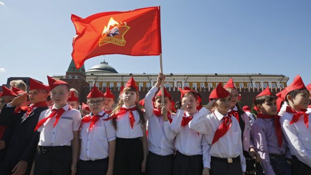 joining the pioneers on Krasnoy square