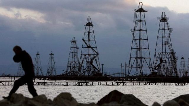 Нефтяные вышки в Азербайджане