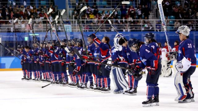 남북은 평창에 올림픽 사상 첫 단일팀인 여자 아이스하키팀을 출전시켰다