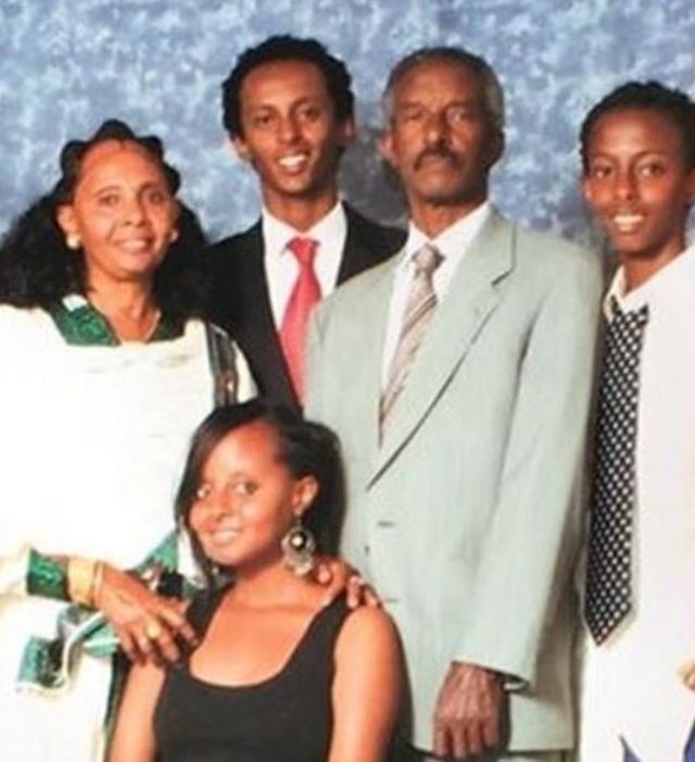 ብርሃነ ምስ ገሊኦም ካብ ደቁ