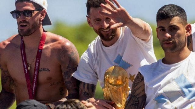 Messi (centre), De Paul (left) and Romero (right).