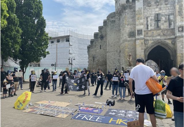 香港“反修例”运动四周年，超过50多名居英港人在南安普顿市中心主城门（Bargate）外集会。目击者指施袭者曾到过集会现场。