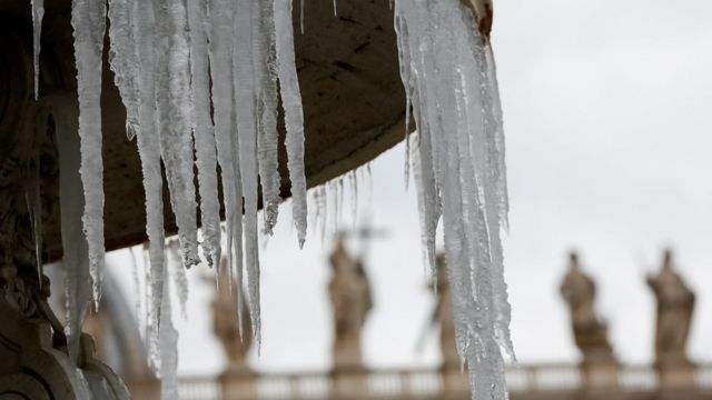 ميدان سانت بيتر في مدينة الفاتيكان