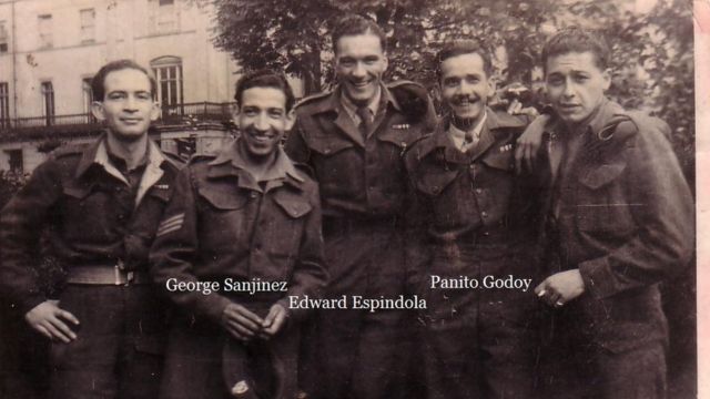 Jorge Sanjinez con cuatro compañeros de la Brigada Pirón.