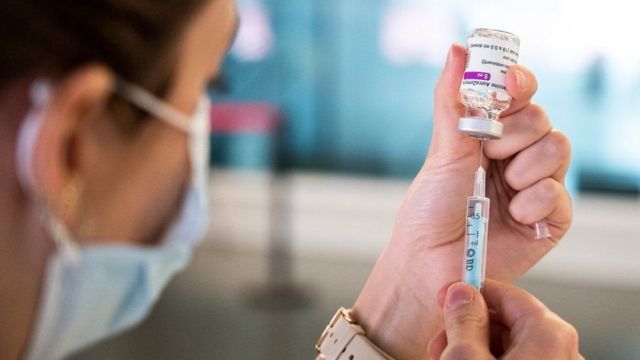 क्या एस्ट्राज़ेनेका वैक्सीन से खून के थक्के जमने का ख़तरा है?