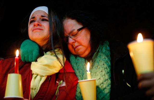 Parentes das vítimas de Sandy Hook em 2012