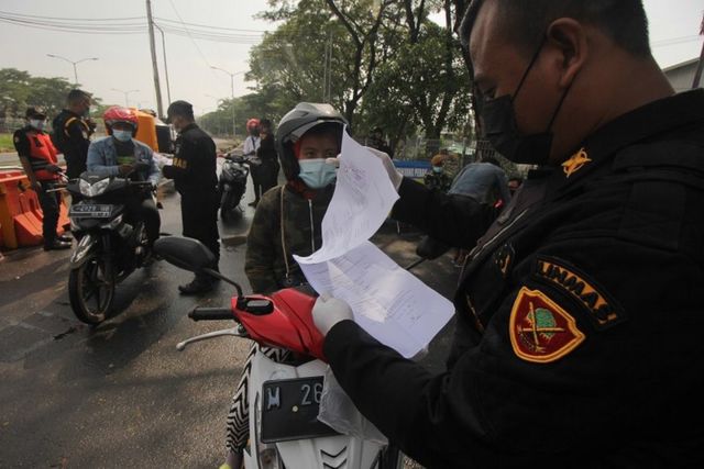 Lonjakan Covid-19 Dan Desakan Lockdown: Mengapa Pemerintah Pertahankan ...