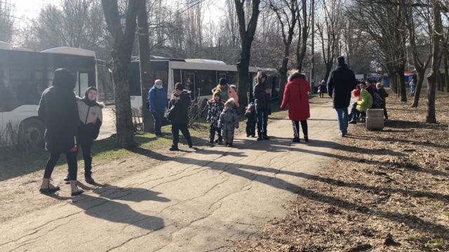 Чекати на автобусах біля вокзалу довелося кілька годин