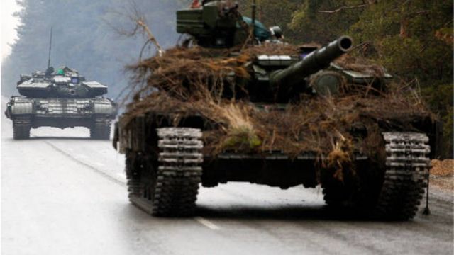 دبابات روسية تدخل أوكرانيا