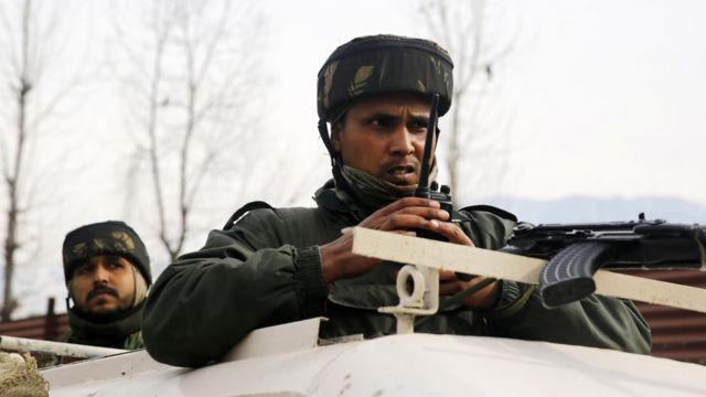 শ্রীনগরে সেনা টহল