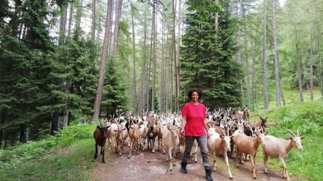 Ayant grandi entourée de bergers de chèvres nomades, Gudeta a senti qu'elle pouvait contribuer à la renaissance de la population Mòcheni et rendre à son nouveau pays ce qu'il lui avait donné.