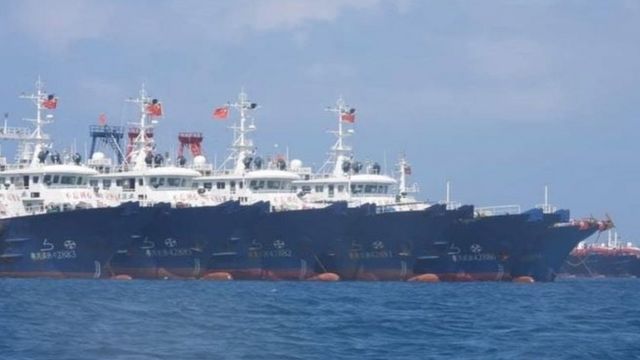 3月7日，菲律宾方面公布了中国船只停靠在争议岛礁附近的照片。(photo:BBC)