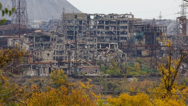 Вид на разрушенный металлургический комбинат «Азовсталь» в Мариуполе.