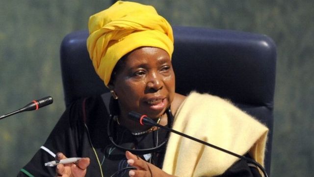 Nkosazana Dlamini-Zuma est la première femme à devenir présidente de la Commission de l'Union africaine. Elle l'a dirigé du 15 octobre 2012 au 30 janvier 2017. Elle a été ministre des Affaires étrangère de son pays, l'Afrique du Sud.