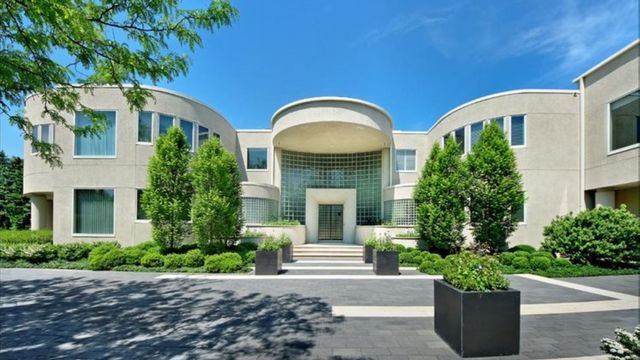 乔丹在2012年首次将芝加哥豪宅挂牌出售，至今已经降价一半。(photo:BBC)