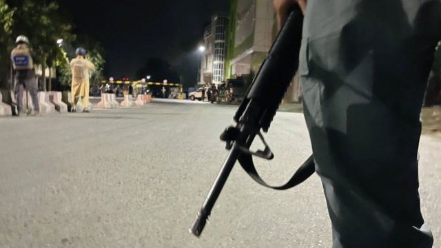 Taliban Kabil'de hükümetin önde gelen yetkililerine yönelik saldırılar başlatmış görünüyor