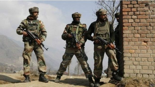 भारत प्रशासित कश्मीर में तैनात भारतीय सेना के जवान