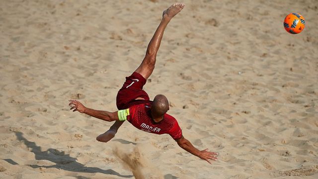 Les huit équipes qualifiées sont le Nigeria, l'équipe du pays hôte, la Cote d'Ivoire, l'Egypte, le Ghana, la Libye, Madagascar, le Maroc et le Sénégal.