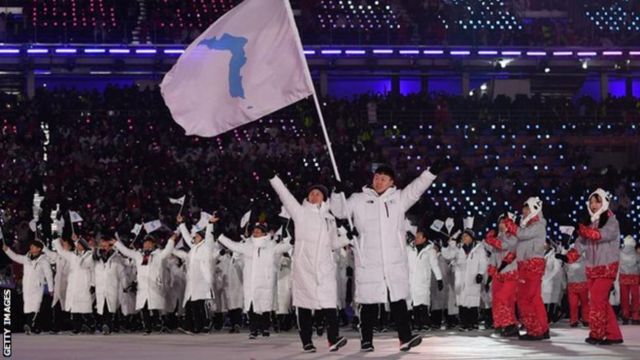 평창올림픽 개회식에서 한반도기를 들고 공동 입장한 남북한 선수단
