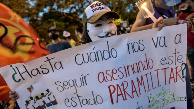 Protesto contra o paramilitarismo na Colômbia