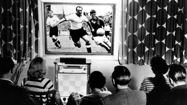 برای نخستین بار در جام 1954 مردم توانستند مسابقات را از تلویزیون تماشا کنند