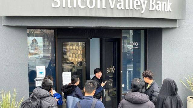 An employee tells customers that Silicon Valley Bank's headquarters in Santa Clara, California, is closing on March 10, 2023.