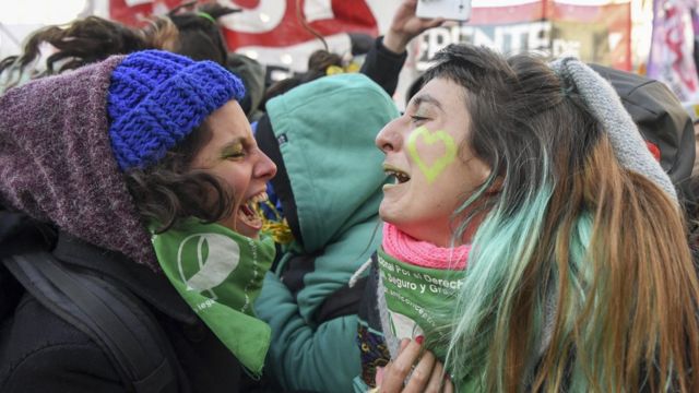 Protesta de mujeres por el aborto en Argentina