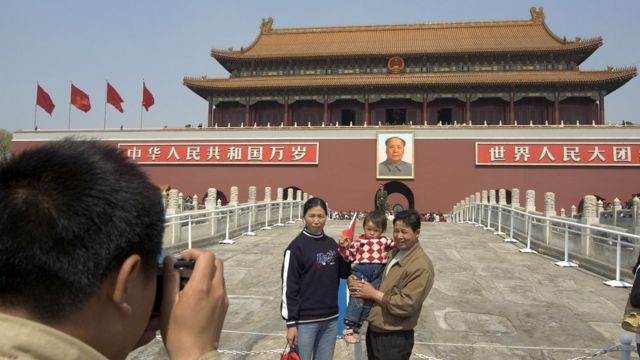 Turistas en la plaza de Tiananmen