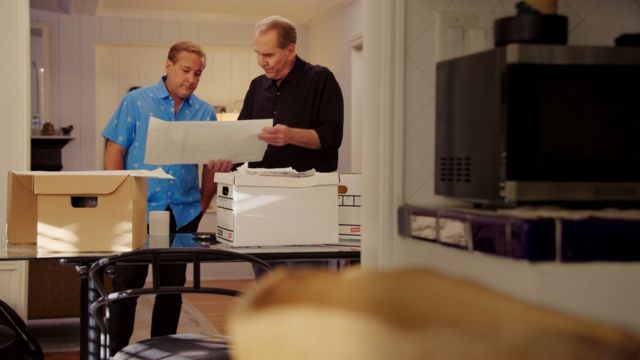 Roy Rosselló junto al periodista Robert Rand, uno de los investigadores del documental.