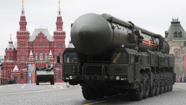 Imagem mostra míssil balístico russo na Praça Vermelha, em Moscou