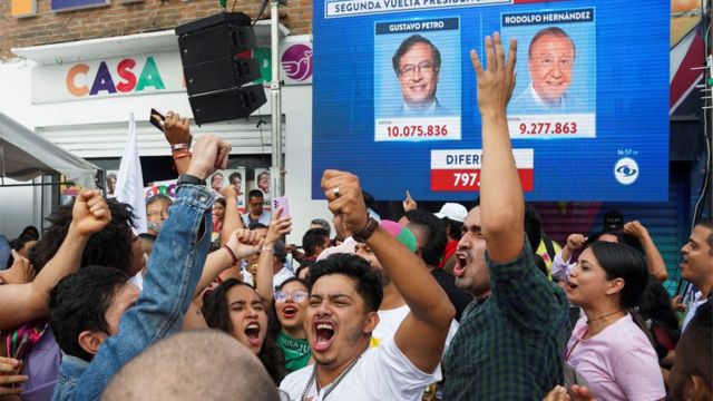 Colombianos celebran victoria de Petro