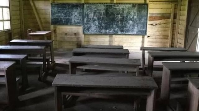 المدارس خالية في المناطق الناطقة بالإنجليزية