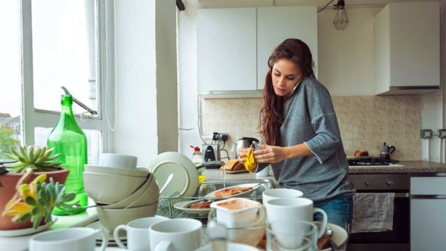 Жінка на кухні