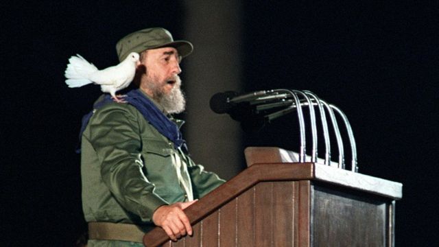 Fidel Castro da un discurso en 1989 en el 30 aniversario de la revolución