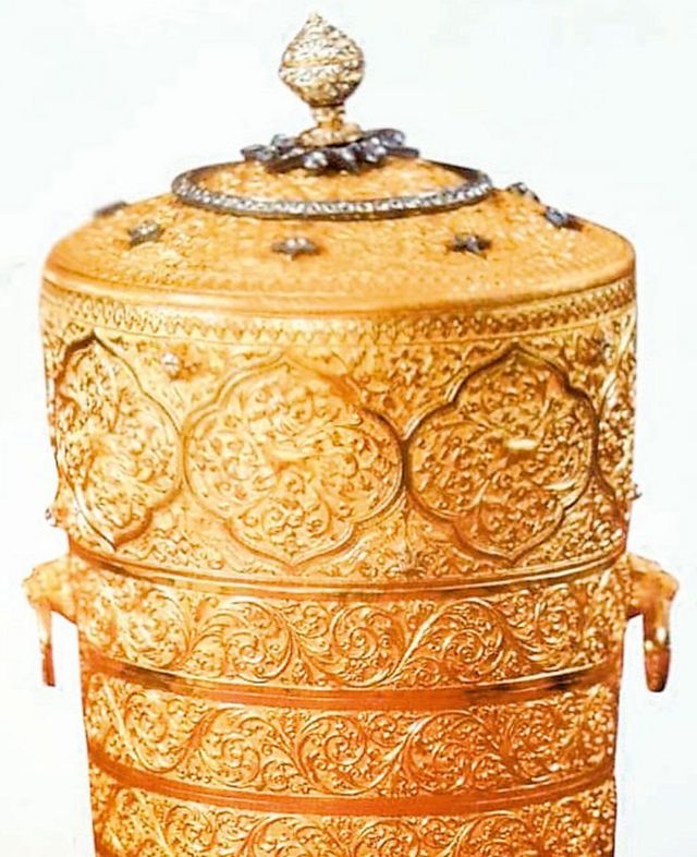 صندوق غداء ذهبي مرصع بالألماس مملوك لعثمان علي خان