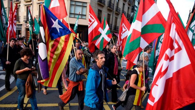 Protesta a favor de la independencia de Cataluña en la ciudad vasca de San Sebastián.