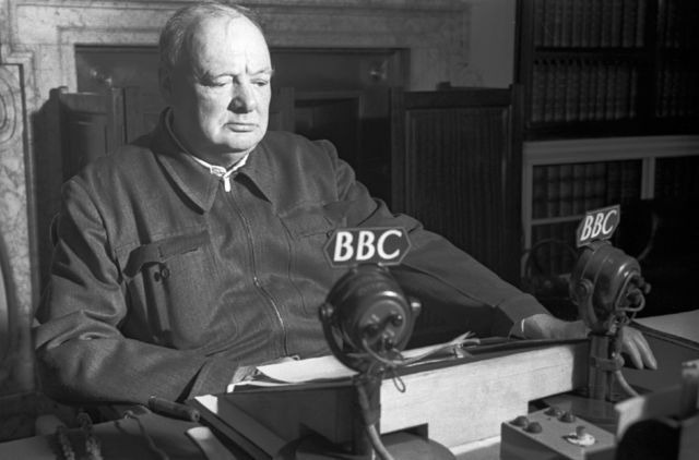 Winston Churchill hablaba a través del Servicio Mundial de la BBC en 1942.