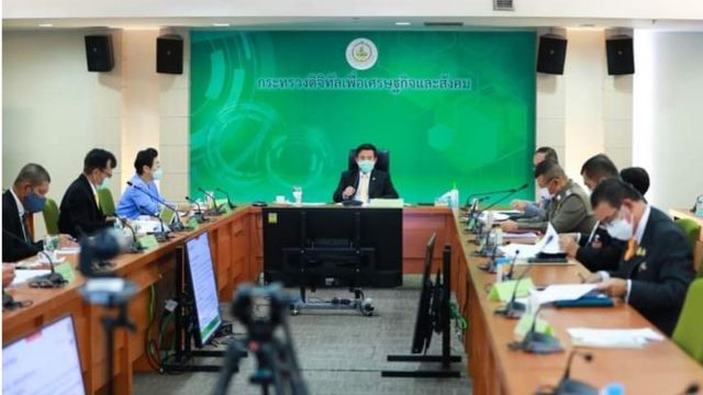 นายกฯ สั่งการให้ทุกส่วนราชการจัดตั้งศูนย์ต่อต้านข่าวปลอม/ข่าวบิดเบือนประจำกระทรวง ในช่วงการแพร่ระบาดของโรคโควิด-19