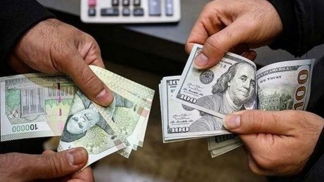 قیمت دلار در بازار غیررسمی تهران به بالای ۵۰ هزار تومان رسیده