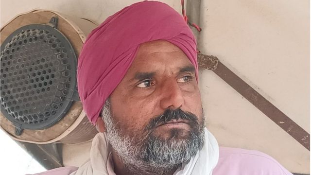 लखीमपुर के तिकुनिया से अपना धान बेचने मंडी समिति आए किसान जसविंदर सिंह धान ख़राब होने की वजह से कम दाम पर बेचने पर मजबूर