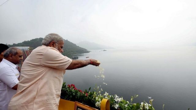 Narendra Modi offering flowers at Narmada River from Narmada Dam