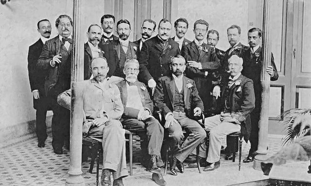 Academia Brasileira de Letras — Machado de Assis é o segundo à esquerda, sentado