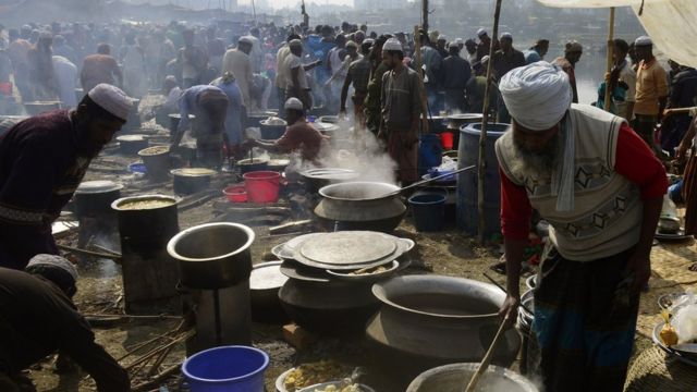 একসাথে রান্না খাওয়ার ব্যবস্থা হয় সেখানে