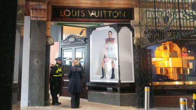 Louis Vuitton shop in Leeds suffers second ram-raid - BBC News