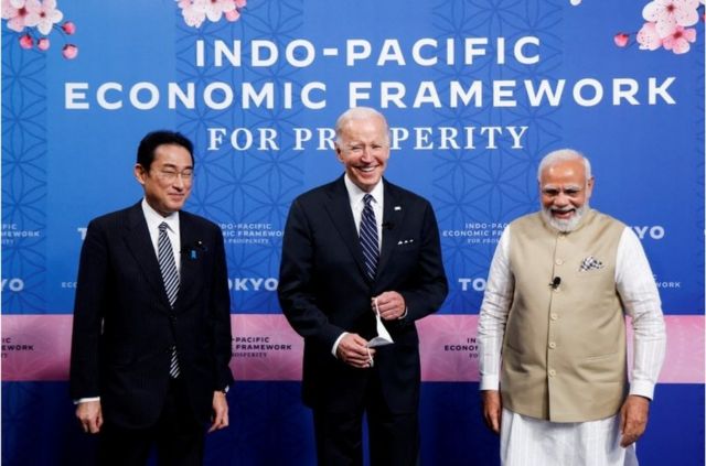 美国总统拜登、印度总理莫迪和日本首相岸田文雄出席了5月23日在日本东京泉花园画廊举行的印太经济繁荣框架（IPEF）启动活动。