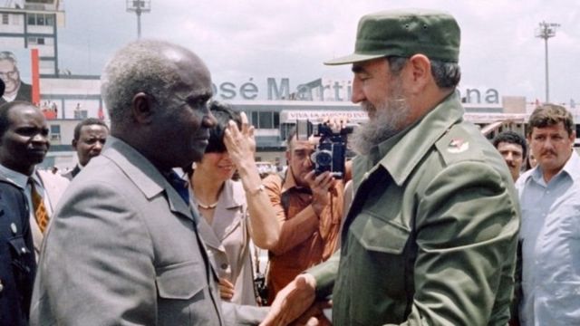 Kaunda pia alikuwa msosholisti kama Nyerere na alikuwa rafiki wa Rais wa Cuba, Fidel Castro.